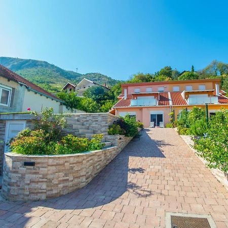 Apartments Enigma - With Private Parking Mostar Dış mekan fotoğraf