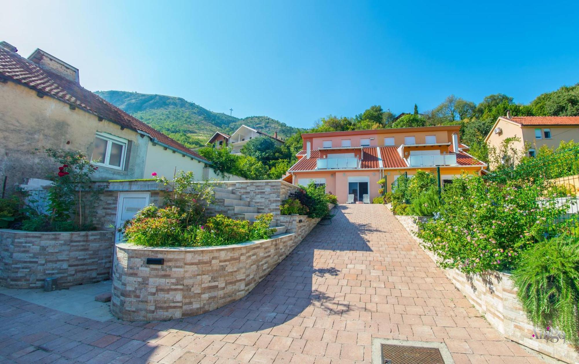 Apartments Enigma - With Private Parking Mostar Dış mekan fotoğraf